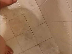 Bathtub Anal With A MILF