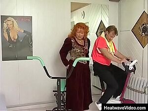 Sara Bell: Gaping Anal Secretary!